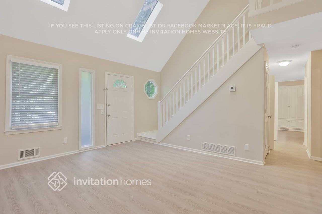 3738 Starboard Ct - Photo 5 of 21