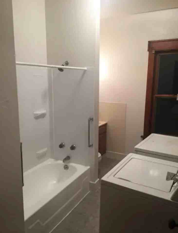 916 W 18th St #1 - Photo 2 of 5