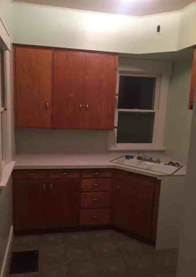 916 W 18th St #1 - Photo 3 of 5