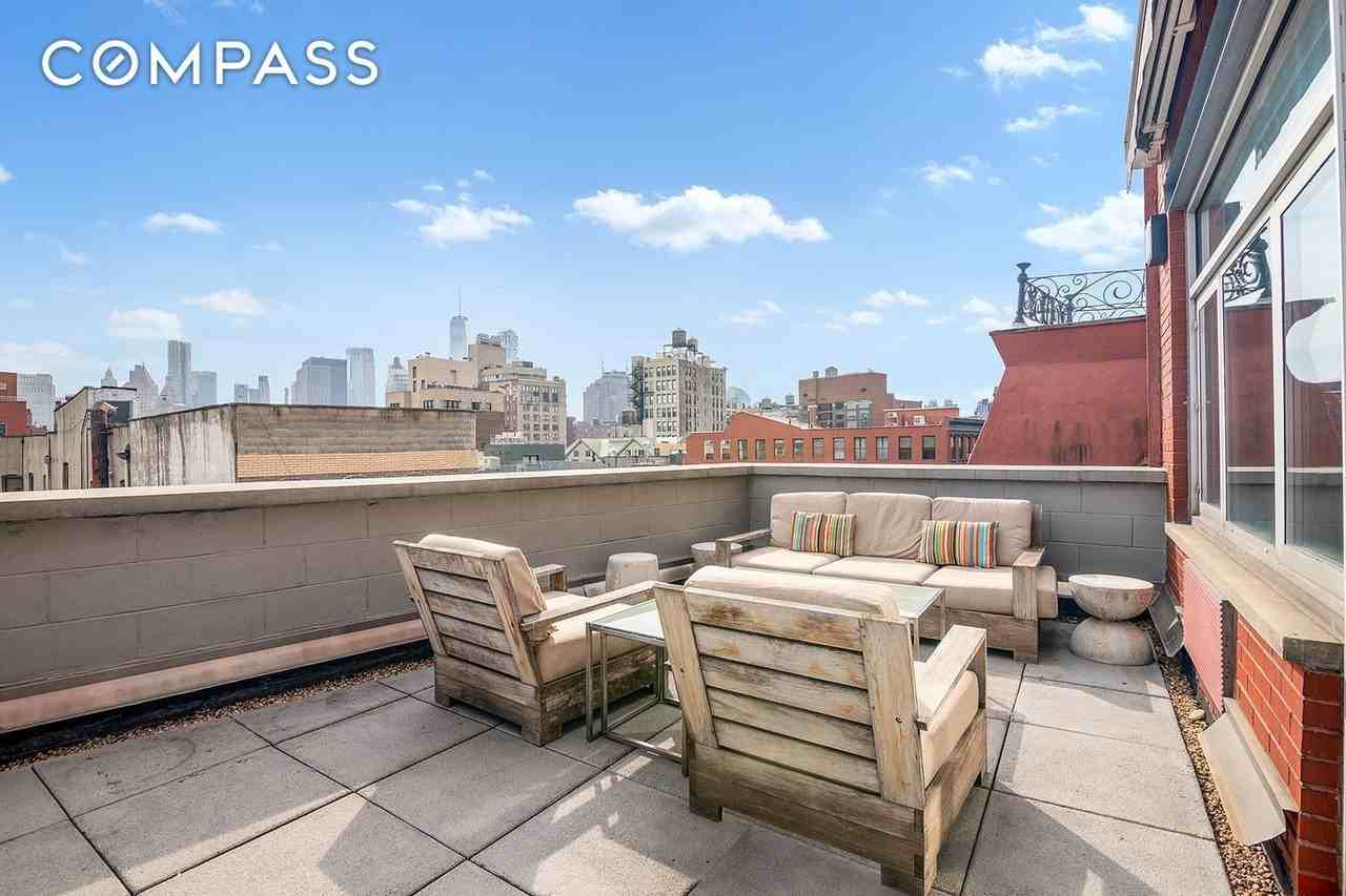 29 Prince St #PH - Photo 2 of 11