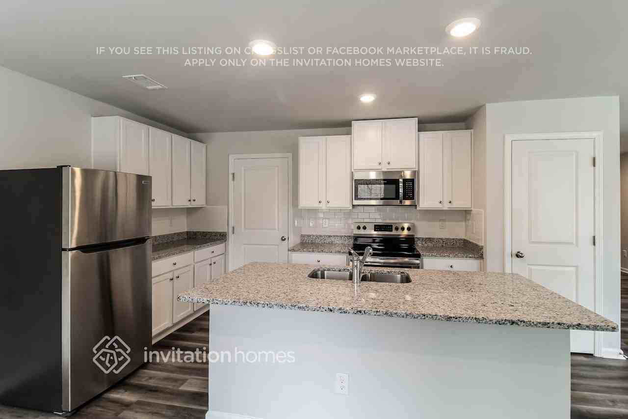 729 Ashby Ct - Photo 7 of 20