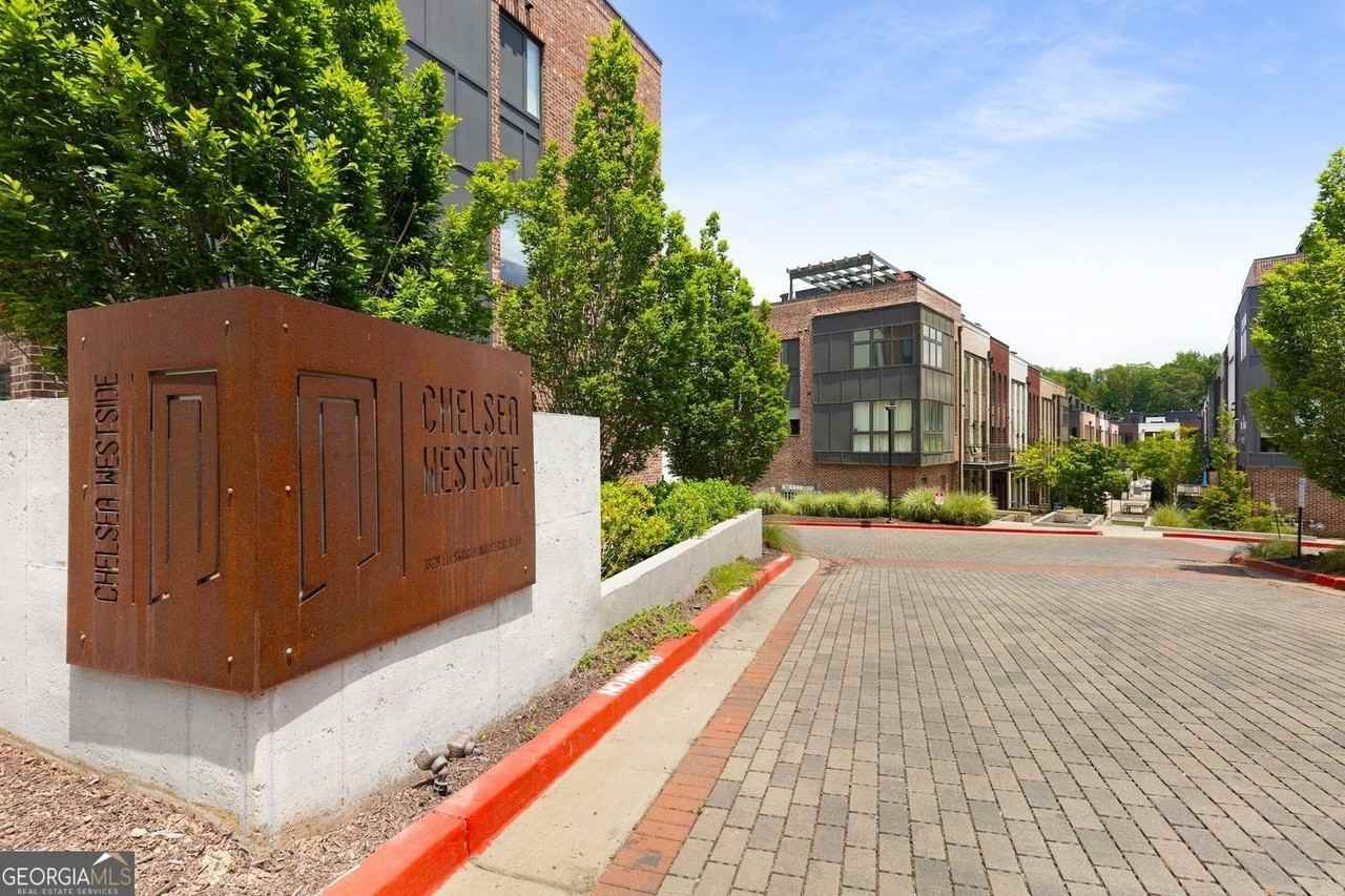 1300 Chelsea Cir Nw - Photo 2 of 47