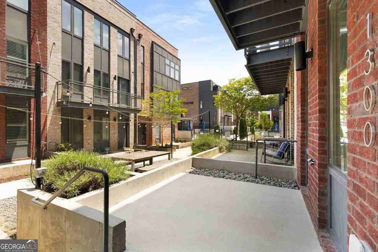 1300 Chelsea Cir Nw - Photo 5 of 47