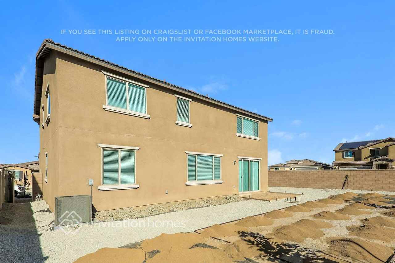 25203 Zircon Rd - Photo 3 of 4