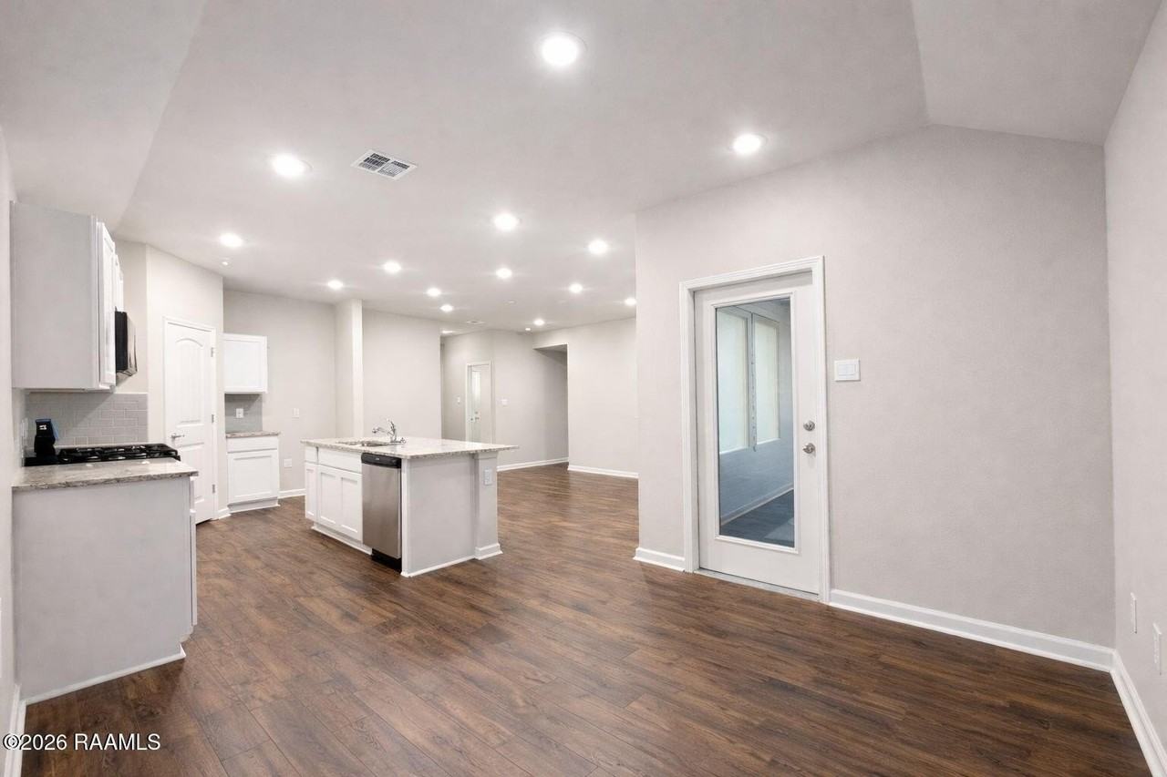 234 Oak Heights Dr - Photo 4 of 27