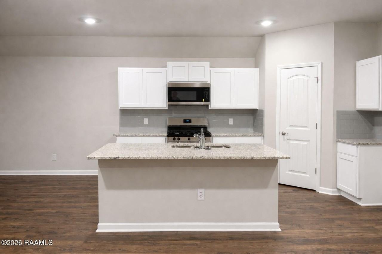 234 Oak Heights Dr - Photo 5 of 27