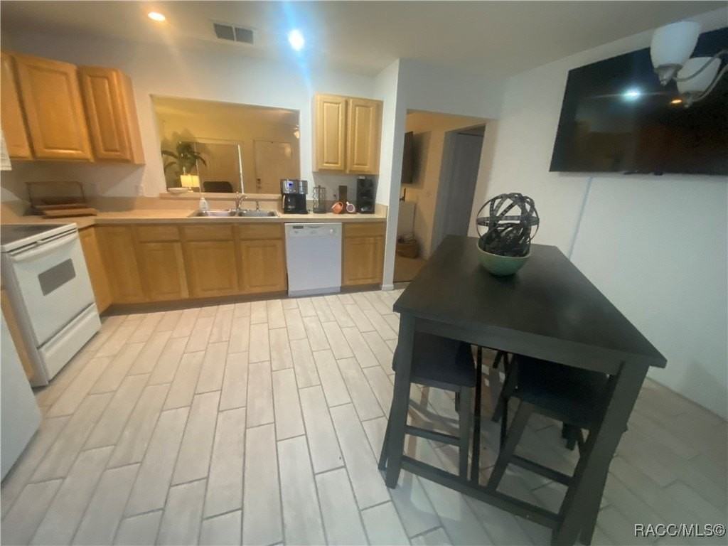 2131 N Pine Cone Ave - Photo 7 of 22