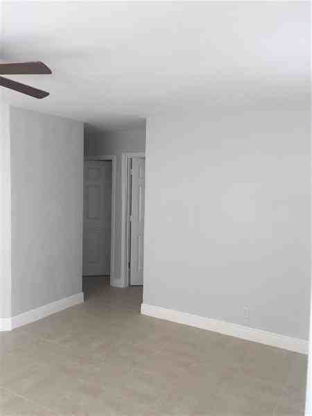 1416 W 31st St - Photo 2 of 9