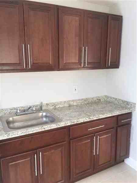 1416 W 31st St - Photo 3 of 9