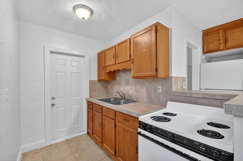 1330 S N St - Photo 7 of 25