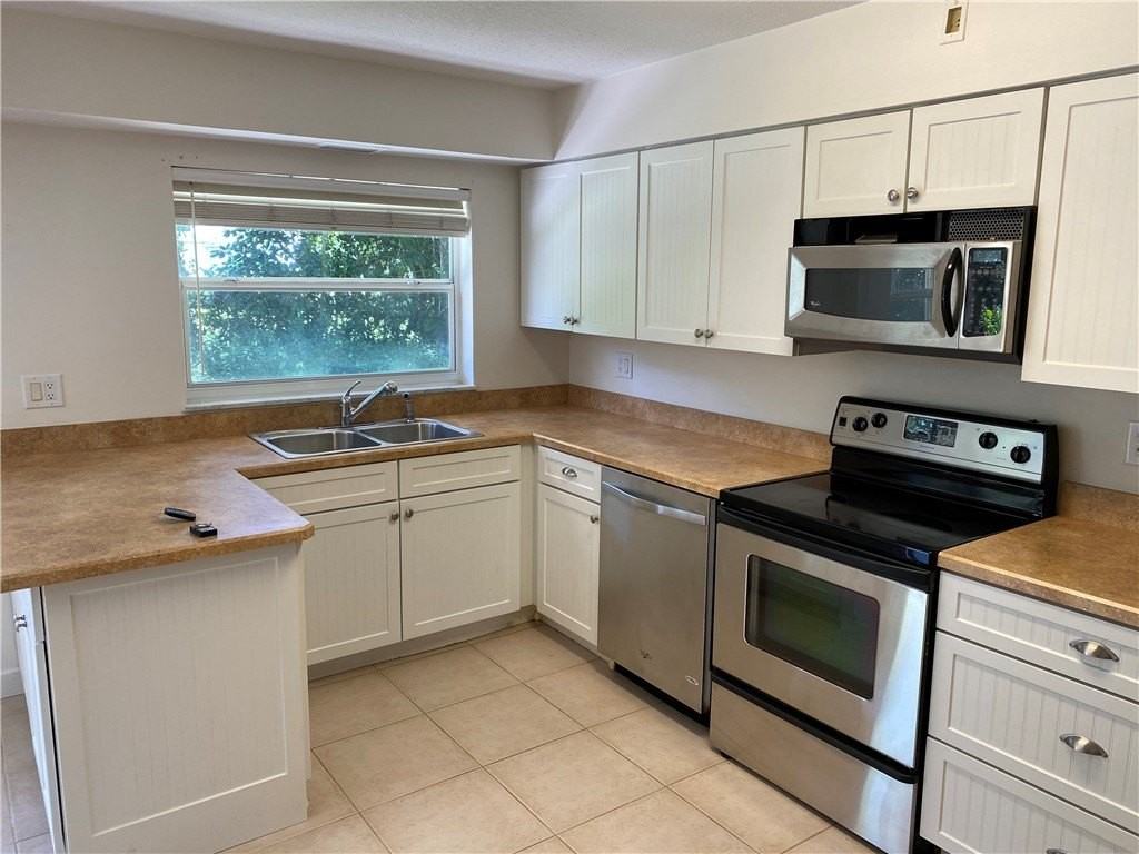 956 Tulip Ln - Photo 2 of 36