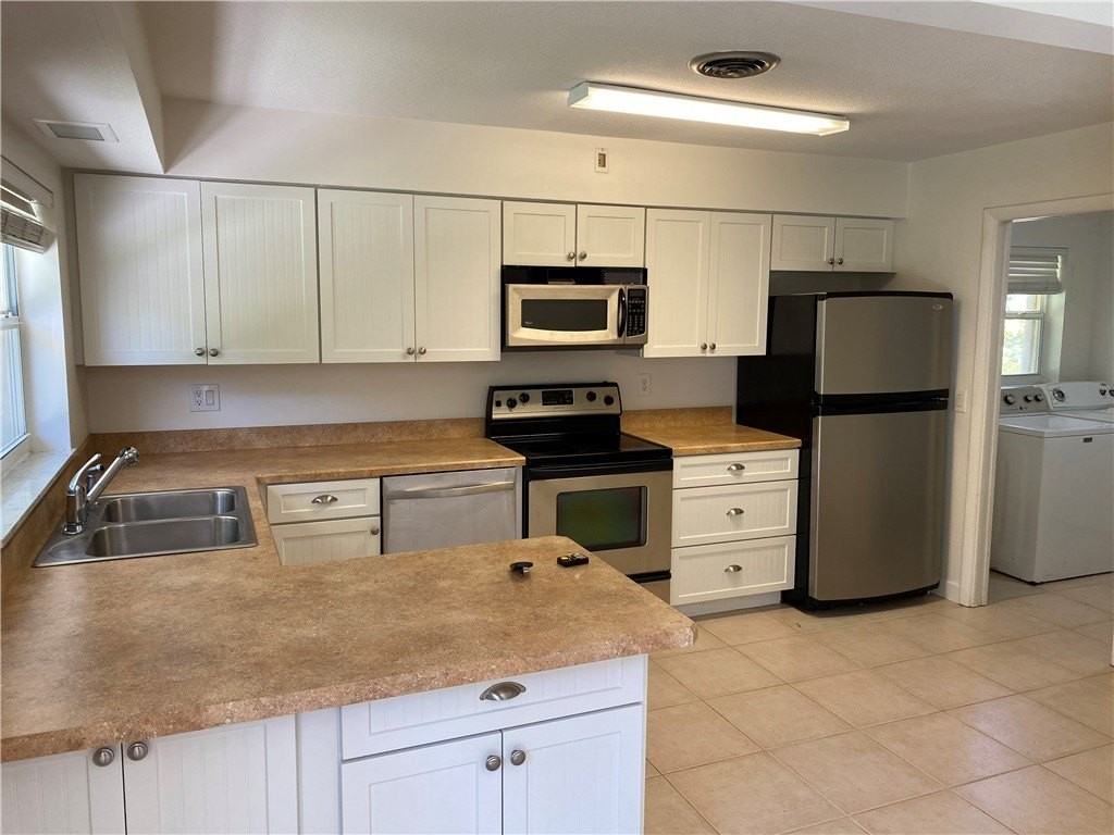 956 Tulip Ln - Photo 6 of 36