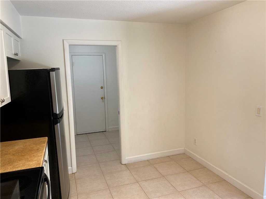 956 Tulip Ln - Photo 7 of 36