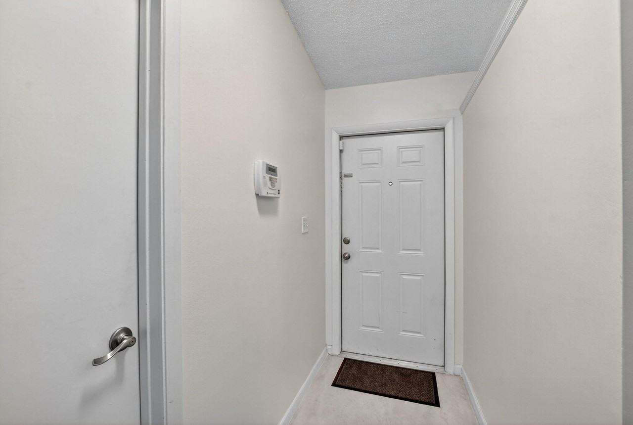 18715 Candlewick Dr - Photo 4 of 50