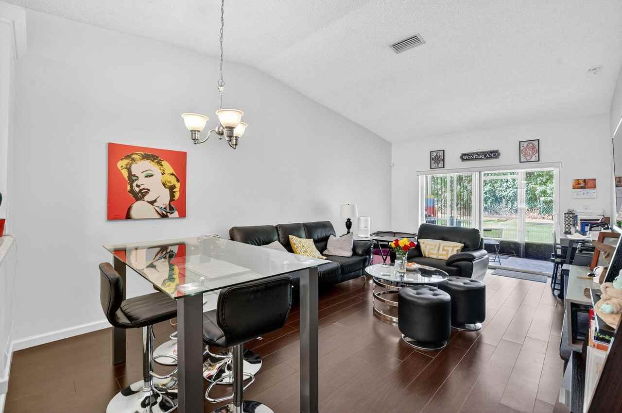 18715 Candlewick Dr - Photo 5 of 50