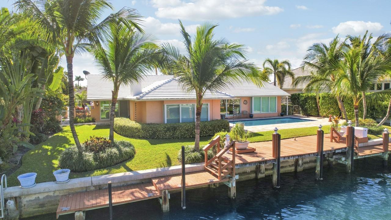 1080 Fairview Ln - Photo 2 of 50