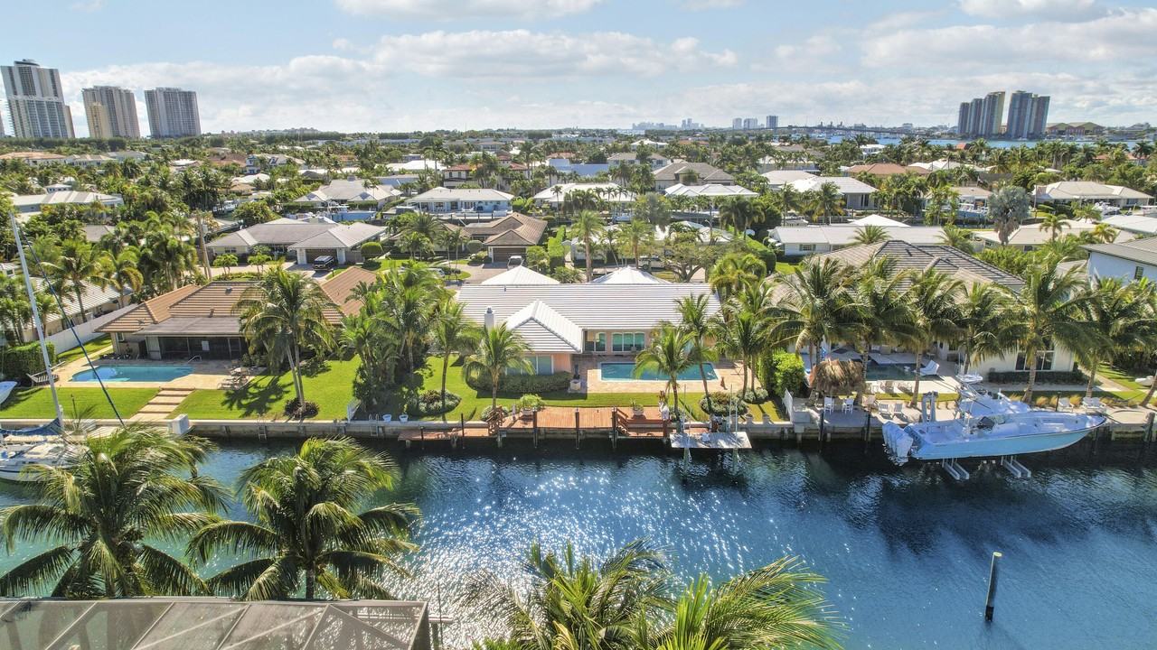 1080 Fairview Ln - Photo 4 of 50