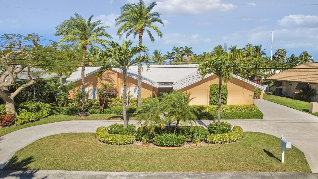 1080 Fairview Ln - Photo 5 of 50