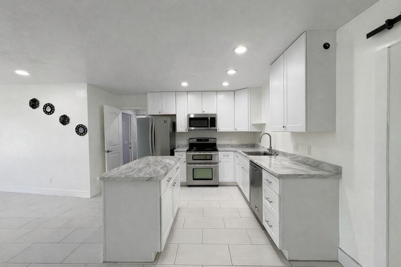 1728 Sunset Ave - Photo 5 of 19