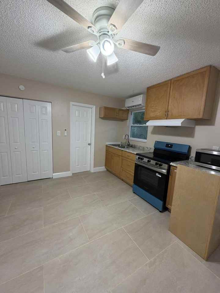 5043 Nw 5th St - Photo 4 of 8