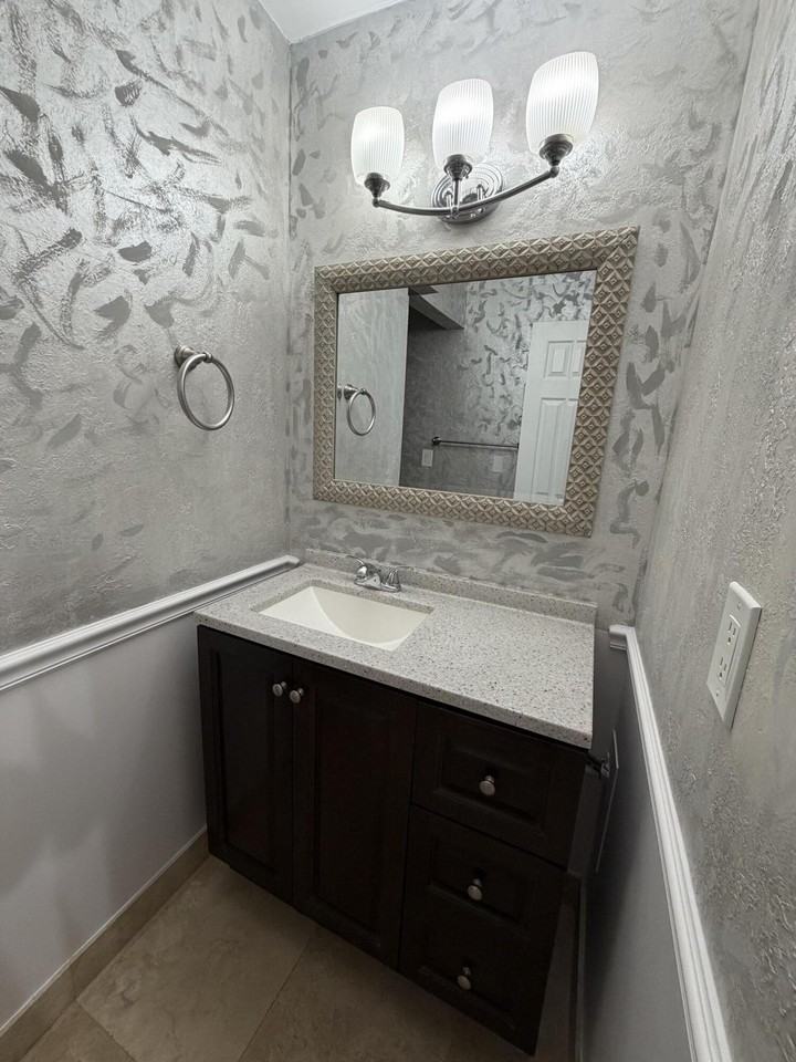 5043 Nw 5th St - Photo 5 of 8