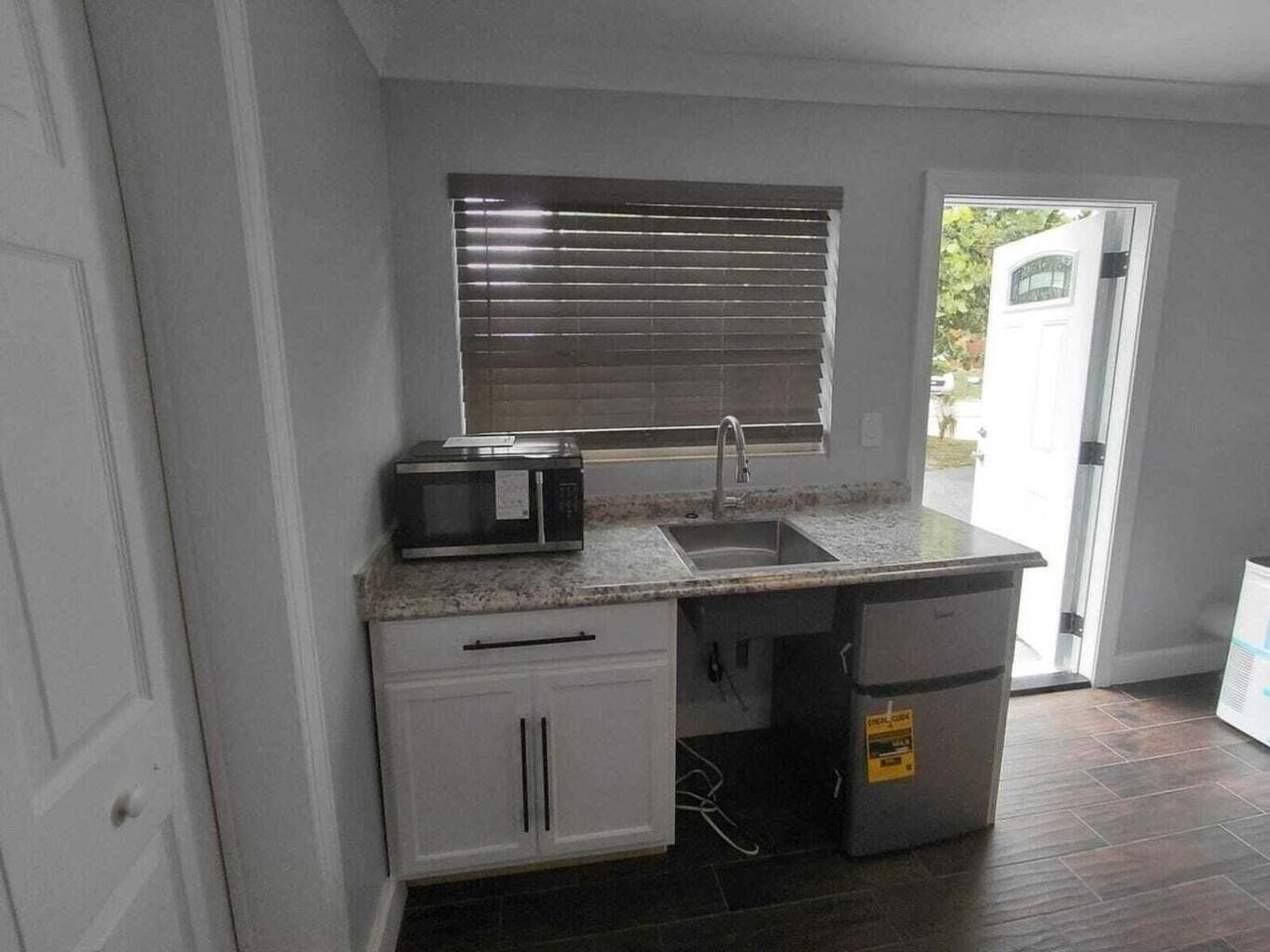 785 Balfrey Dr S #B - Photo 3 of 8