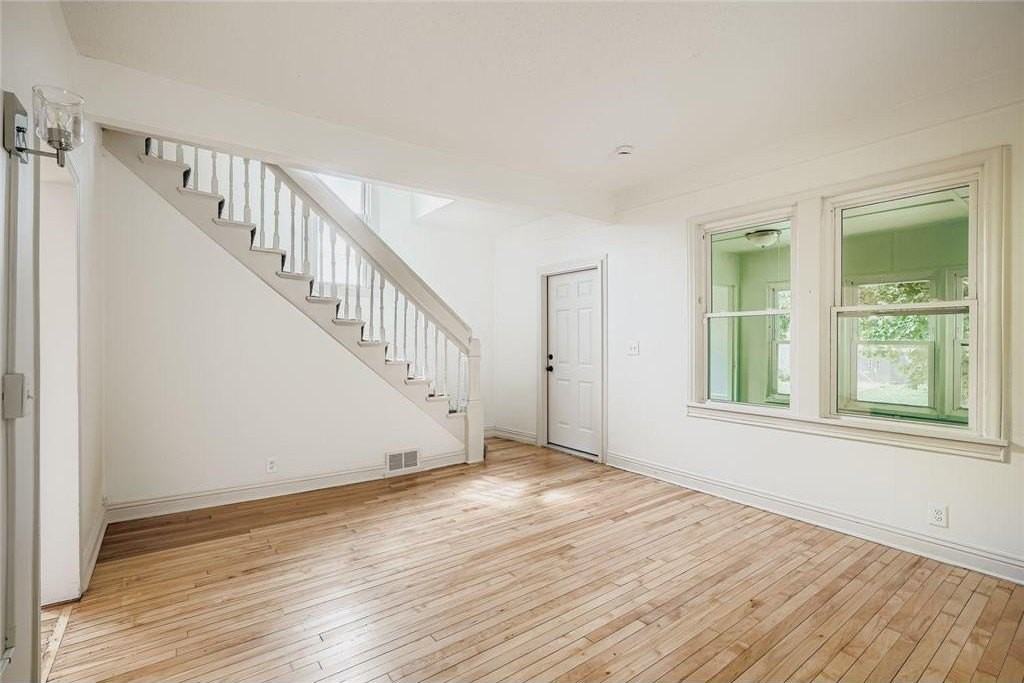 610 Fairview Ave N - Photo 6 of 27