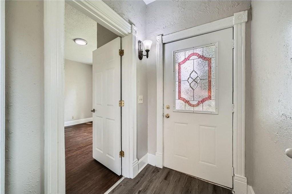 911X 911 Sims Ave Avenue - Photo 4 of 27