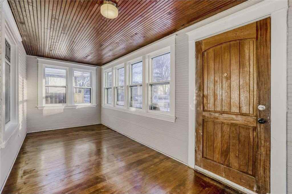 2939 Russell Ave N - Photo 2 of 33