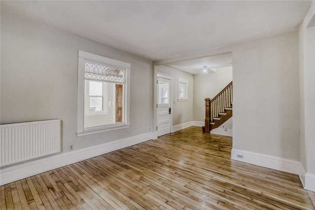 2939 Russell Ave N - Photo 3 of 33