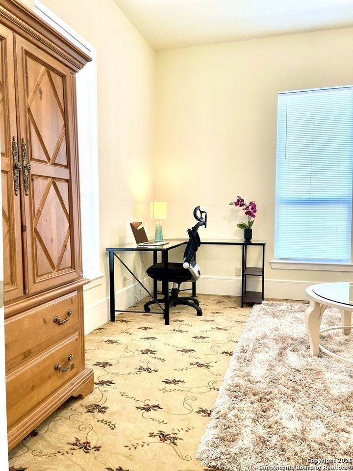 1902 Buena Vista St - Photo 4 of 12