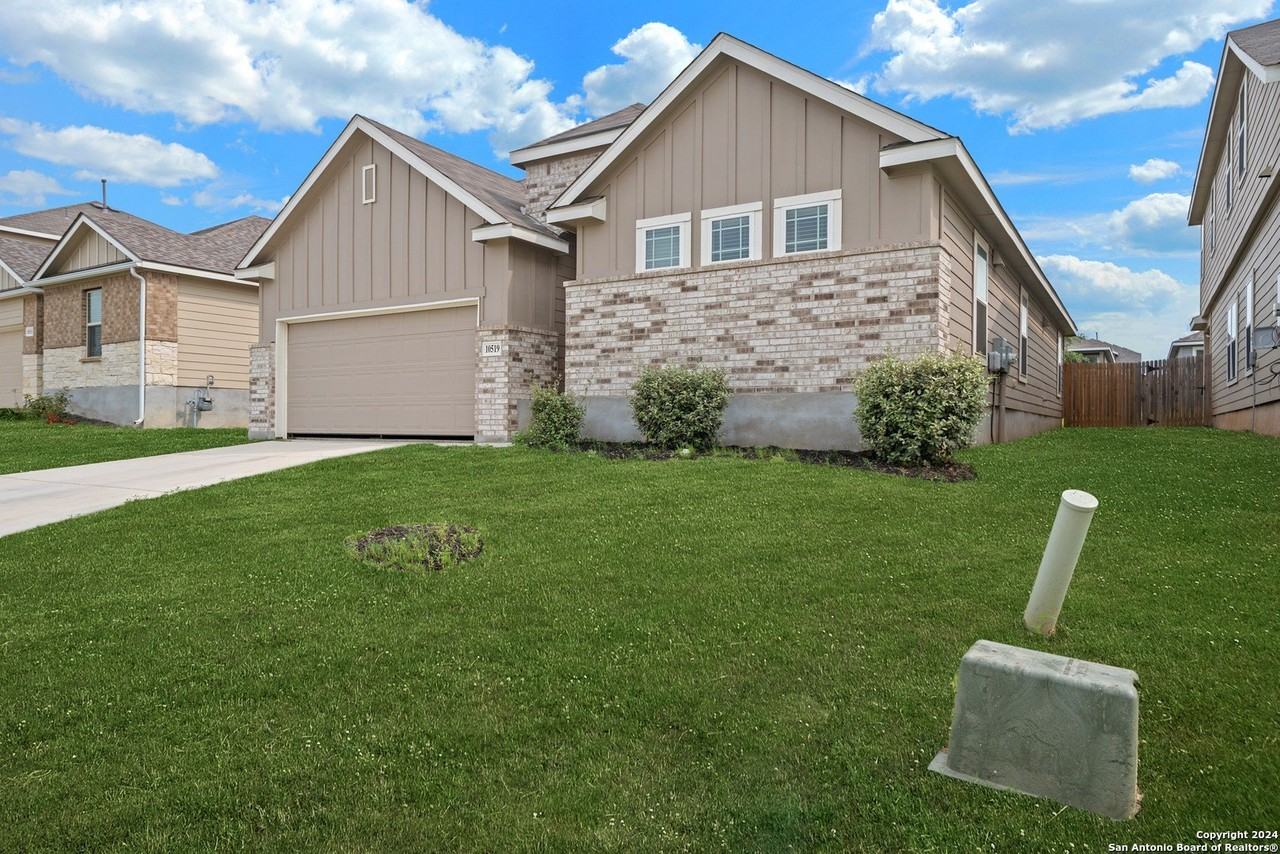 10519 Rosalina Loop - Photo 3 of 34