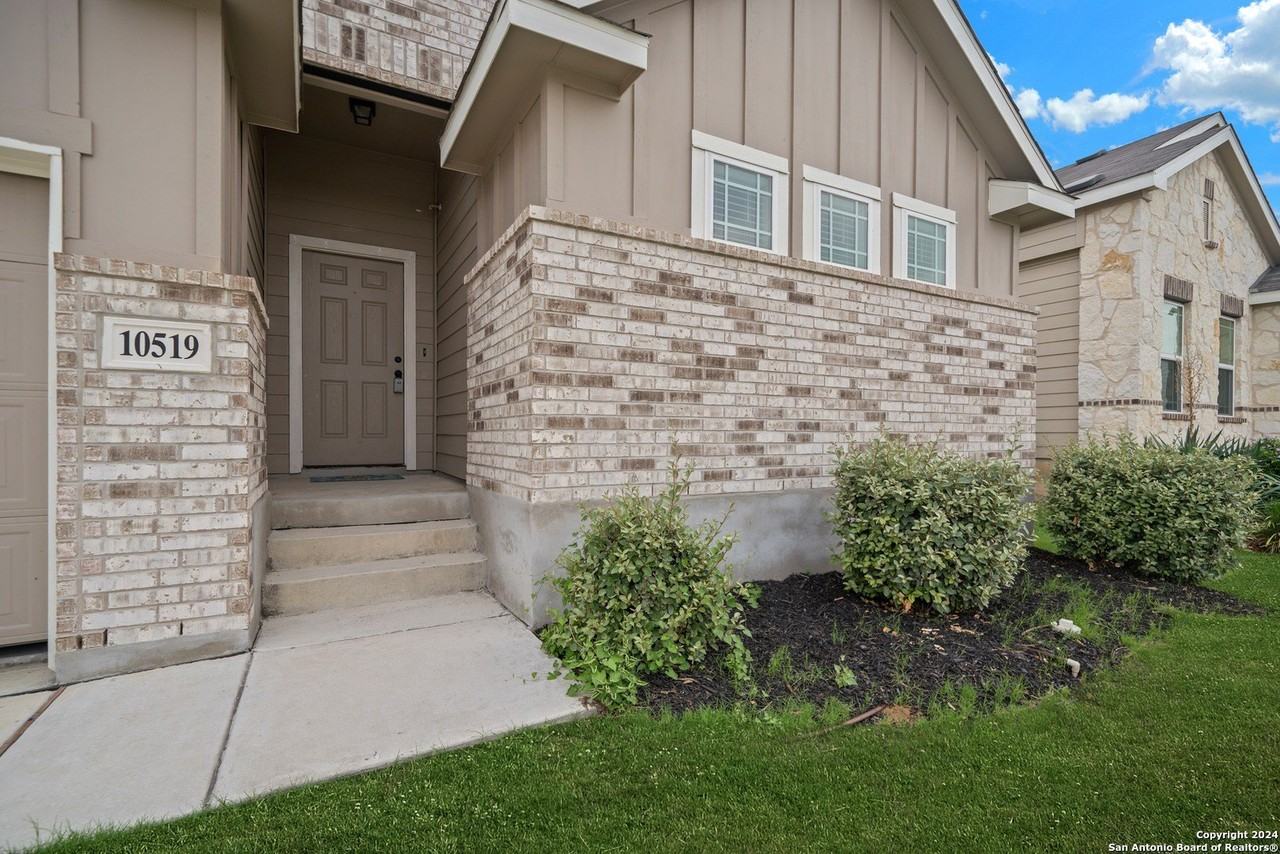 10519 Rosalina Loop - Photo 7 of 34