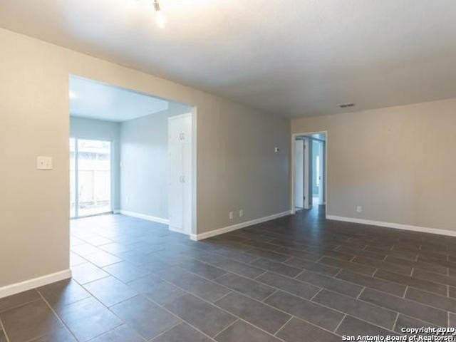 102 Antrim Dr - Photo 4 of 17