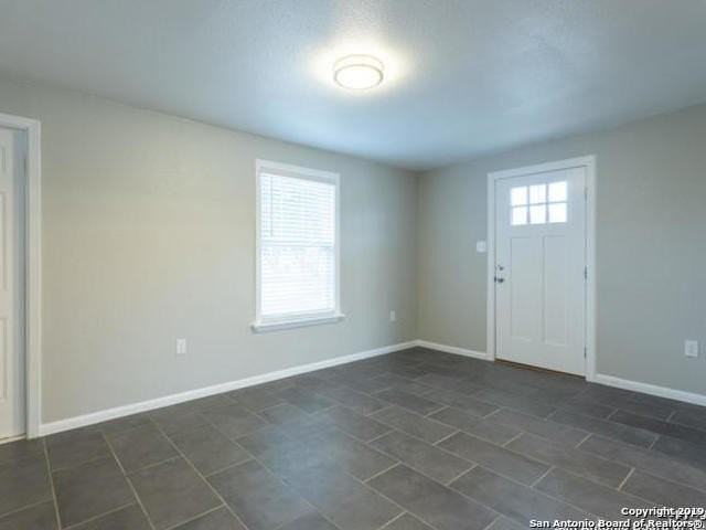 102 Antrim Dr - Photo 5 of 17