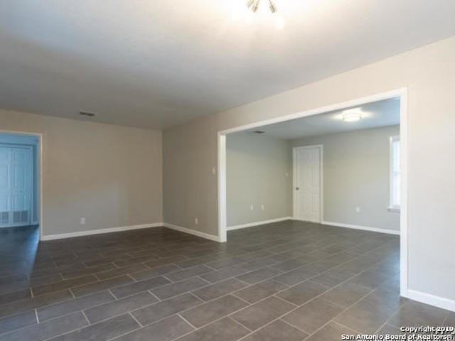 102 Antrim Dr - Photo 6 of 17