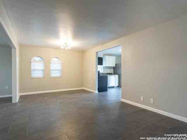 102 Antrim Dr - Photo 7 of 17