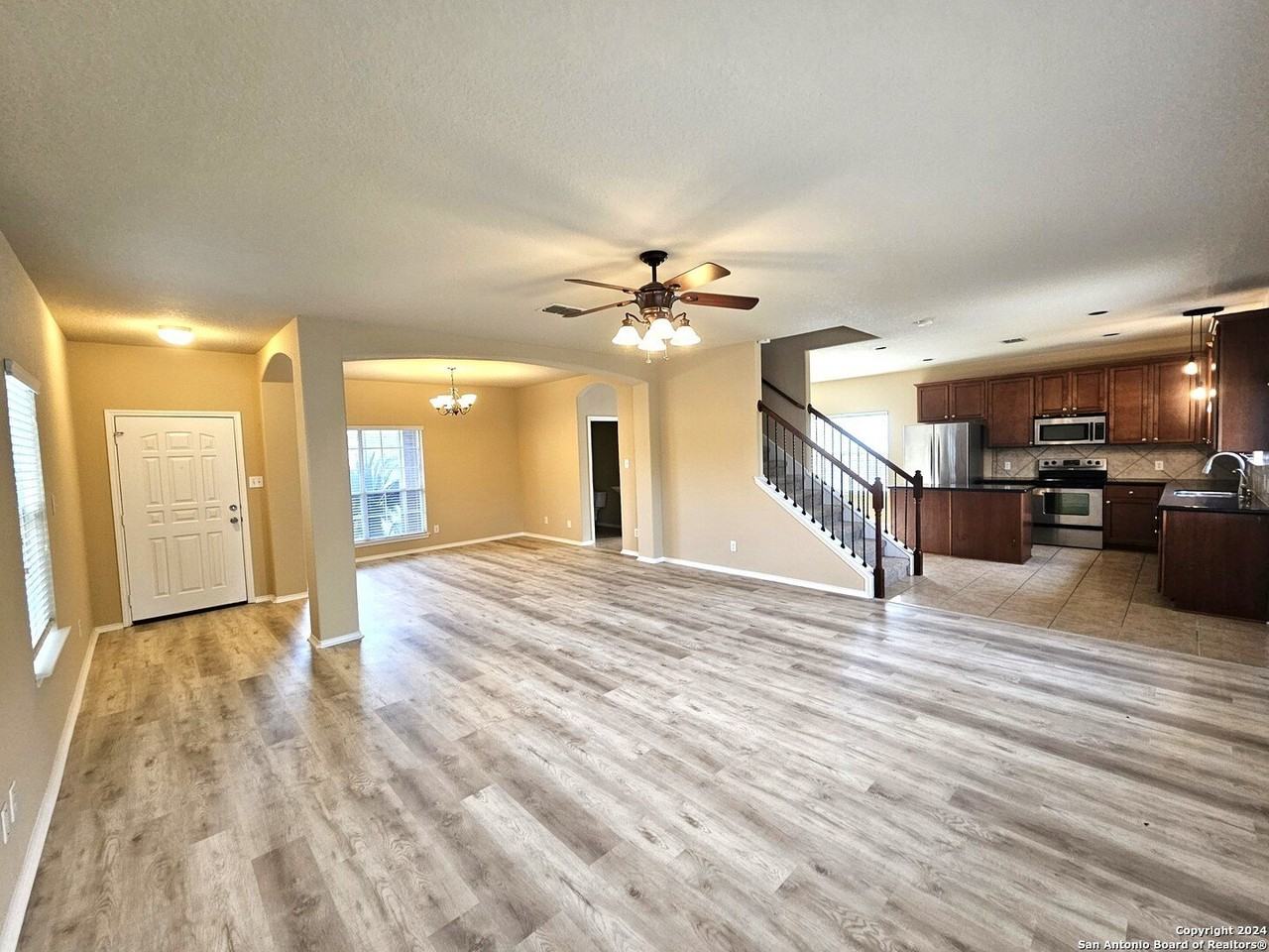 305 Town Creek Way - Photo 2 of 23