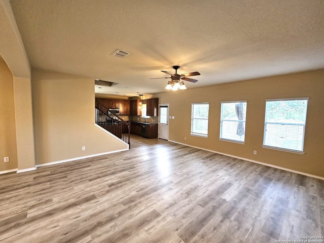 305 Town Creek Way - Photo 5 of 23