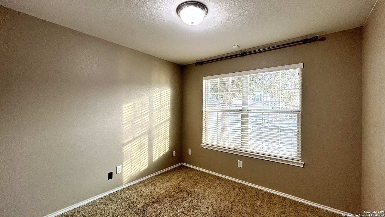 10319 Roadrunner Rdg - Photo 3 of 35