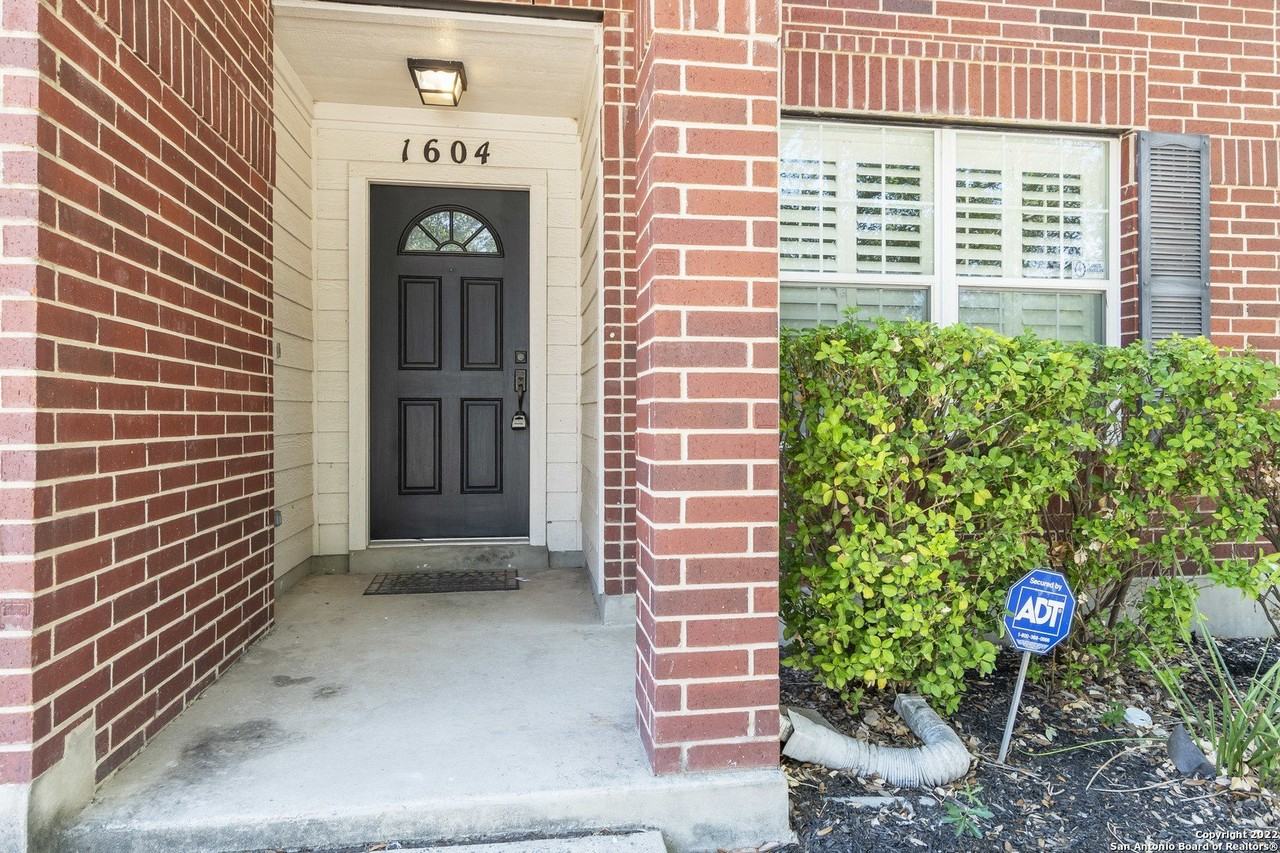 1604 Rolling Brook Ln - Photo 2 of 29