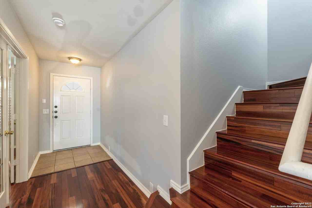 1604 Rolling Brook Ln - Photo 4 of 29