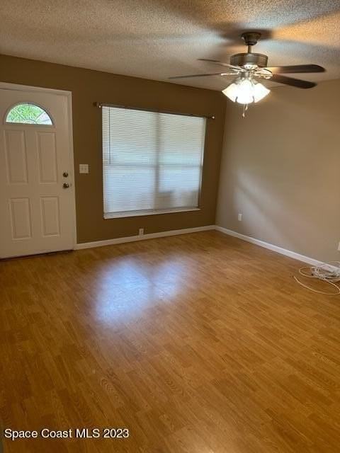 1105 Santa Cruz Ave - Photo 4 of 14