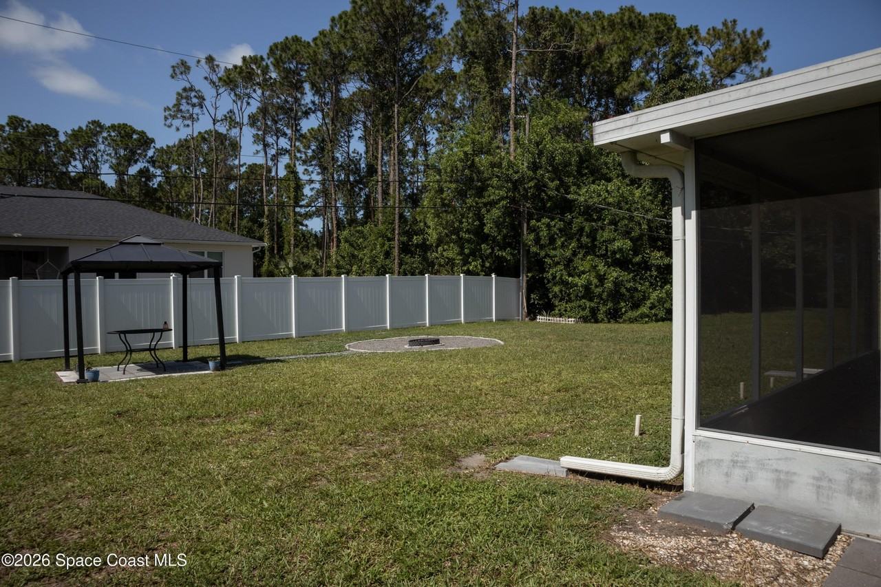 1572 Holbrook Rd Nw - Photo 6 of 38