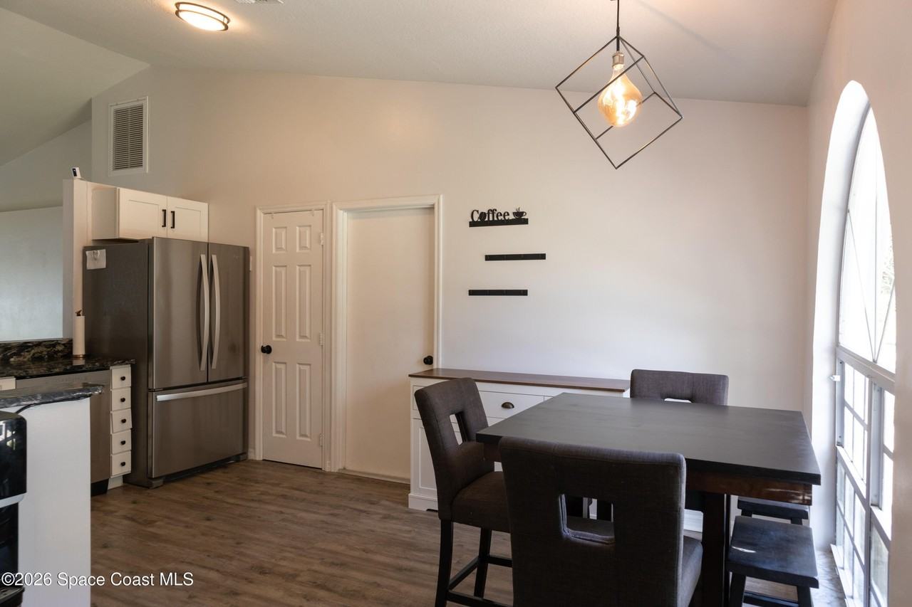 1572 Holbrook Rd Nw - Photo 7 of 38