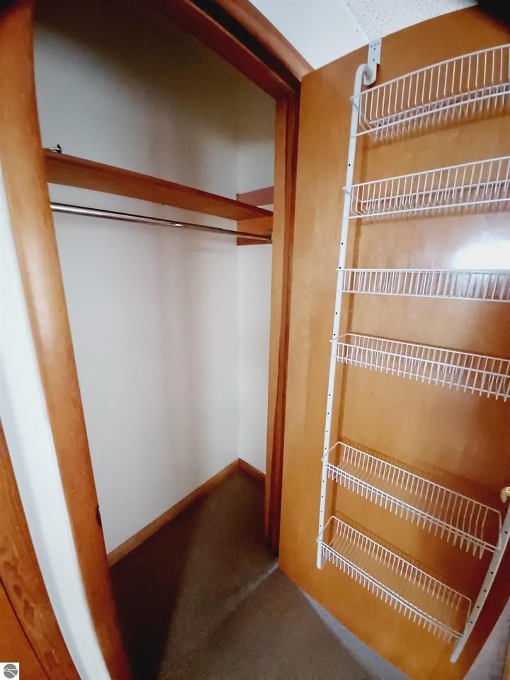 704 Wadsworth St - Photo 3 of 9