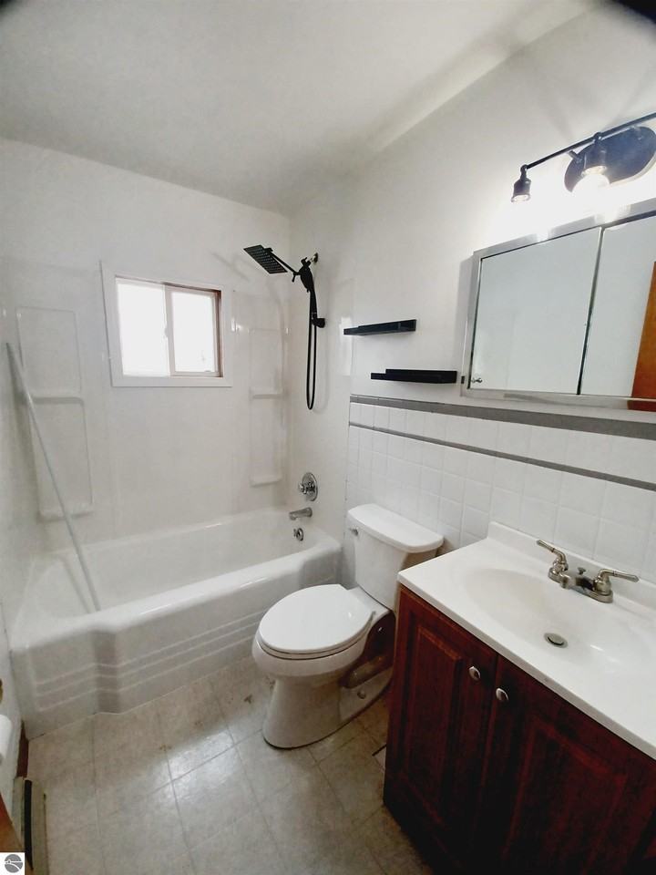 704 Wadsworth St - Photo 4 of 9