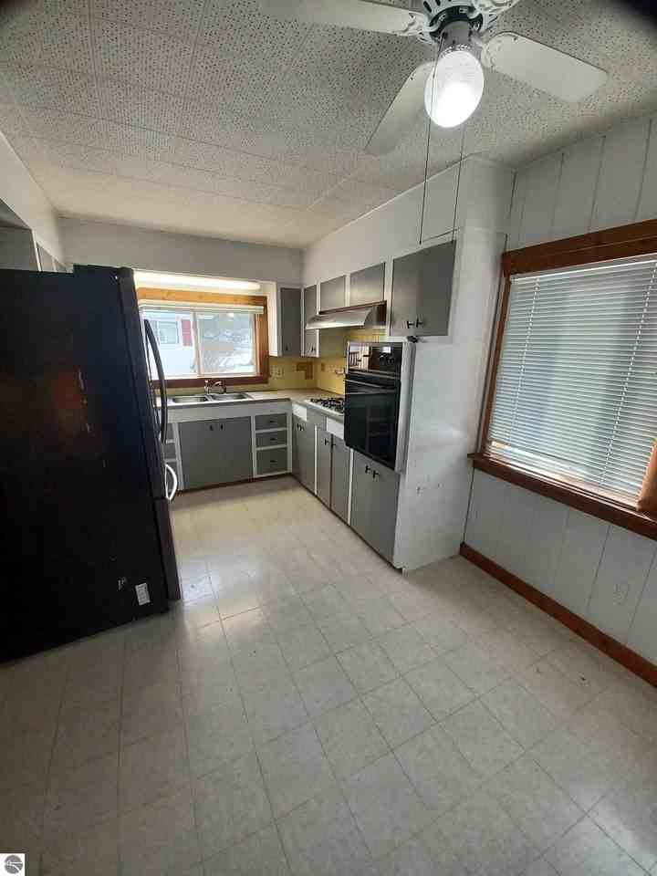 704 Wadsworth St - Photo 6 of 9