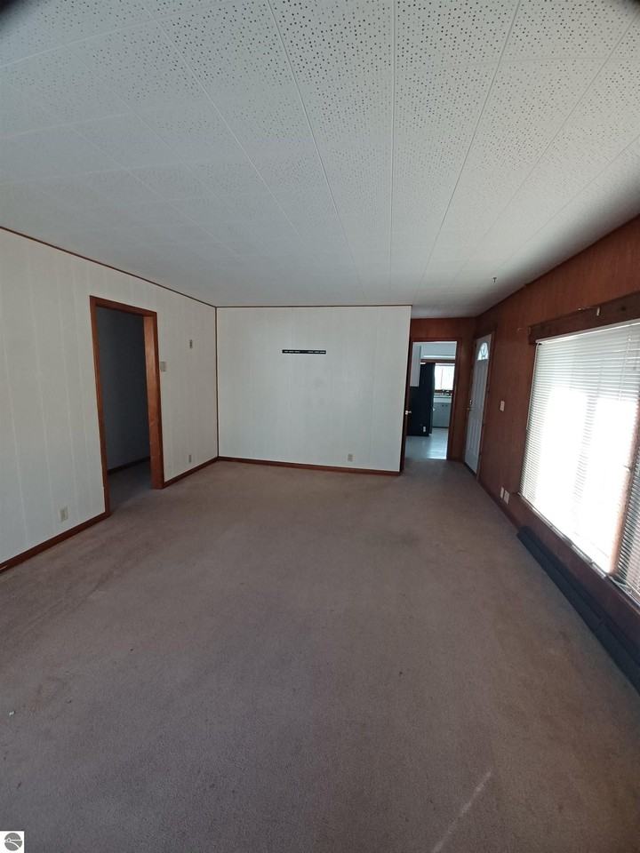 704 Wadsworth St - Photo 7 of 9