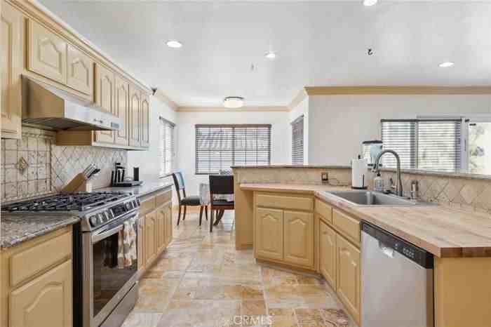 12115 Morning Avenue - Photo 5 of 26